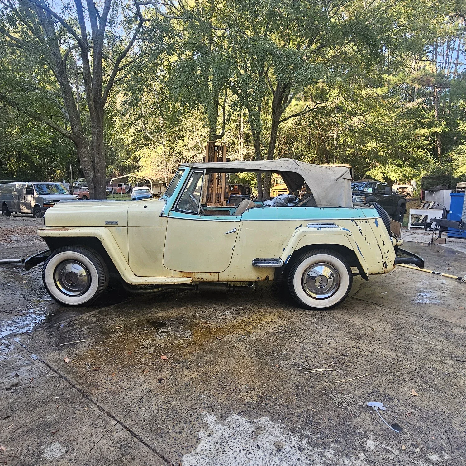 Jeep-Jeepster-1948-Yellow-Tan-9