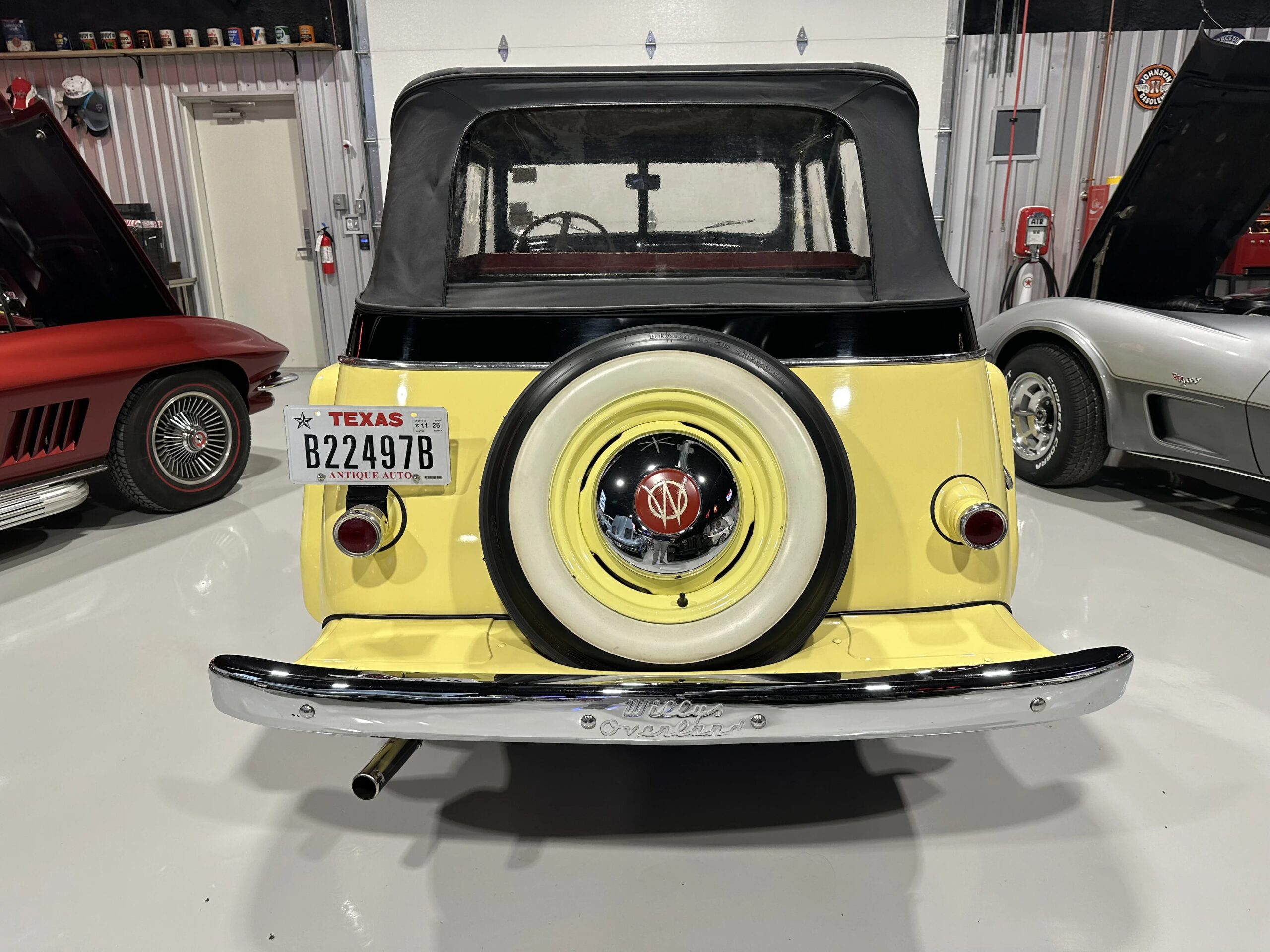 Jeep-Jeepster-1949-Yellow-Black-16
