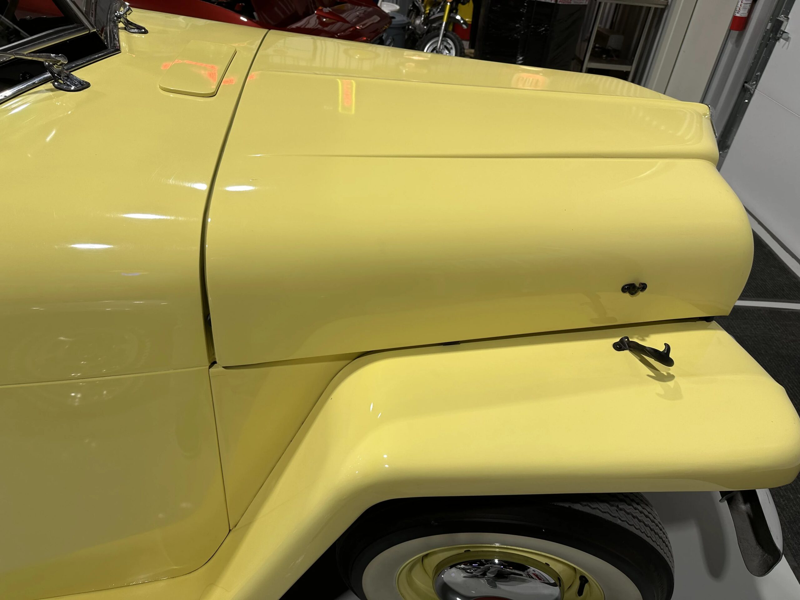 Jeep-Jeepster-1949-Yellow-Black-19