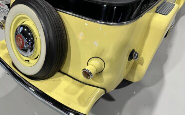 Jeep-Jeepster-1949-Yellow-Black-26
