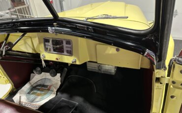 Jeep-Jeepster-1949-Yellow-Black-31