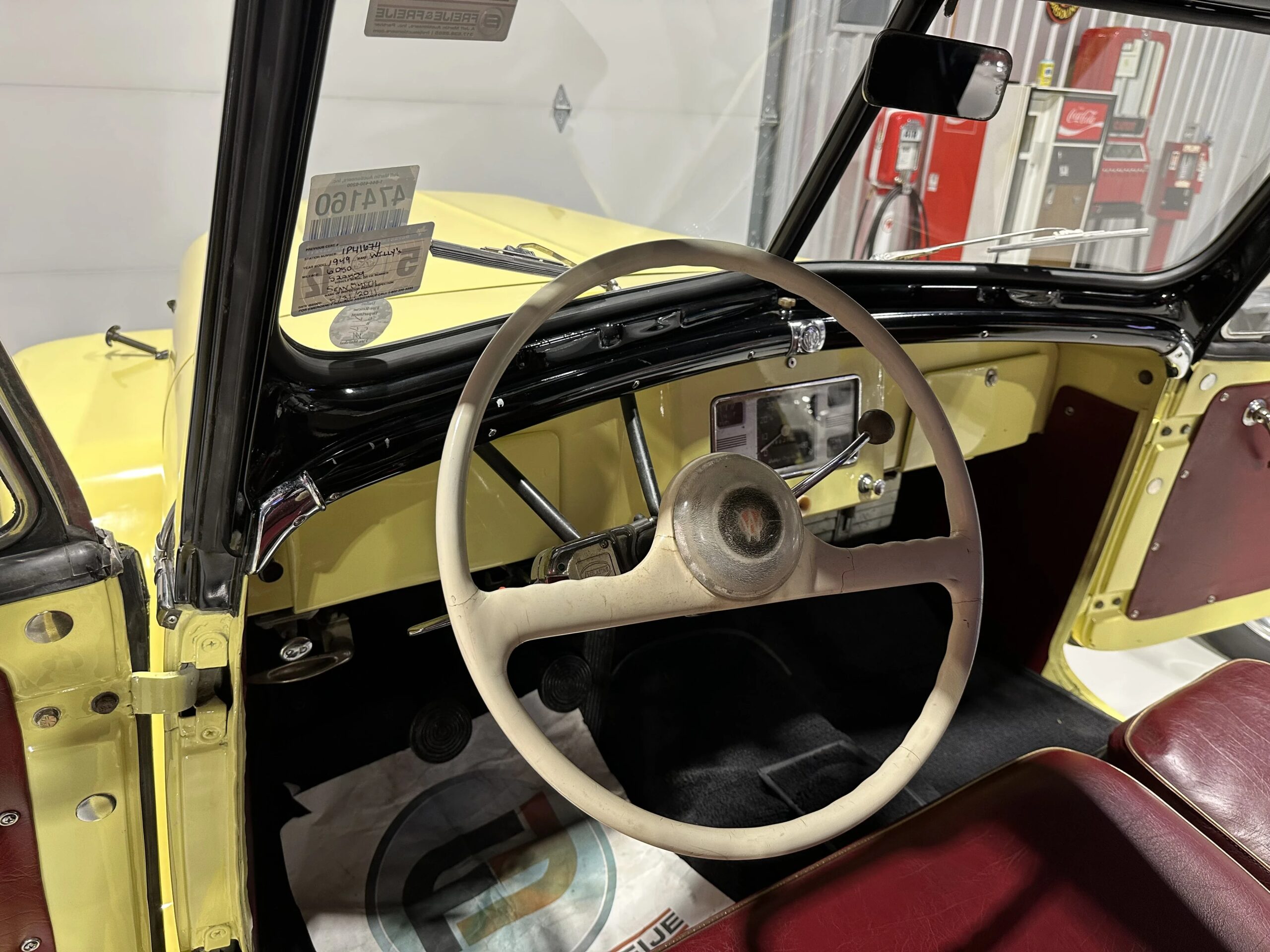 Jeep-Jeepster-1949-Yellow-Black-32