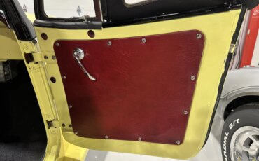 Jeep-Jeepster-1949-Yellow-Black-38