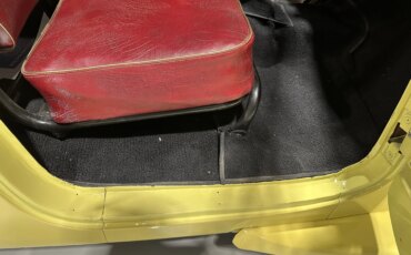 Jeep-Jeepster-1949-Yellow-Black-39