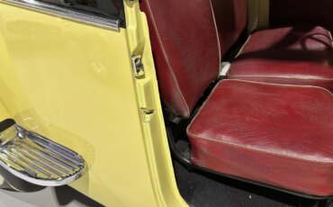 Jeep-Jeepster-1949-Yellow-Black-40