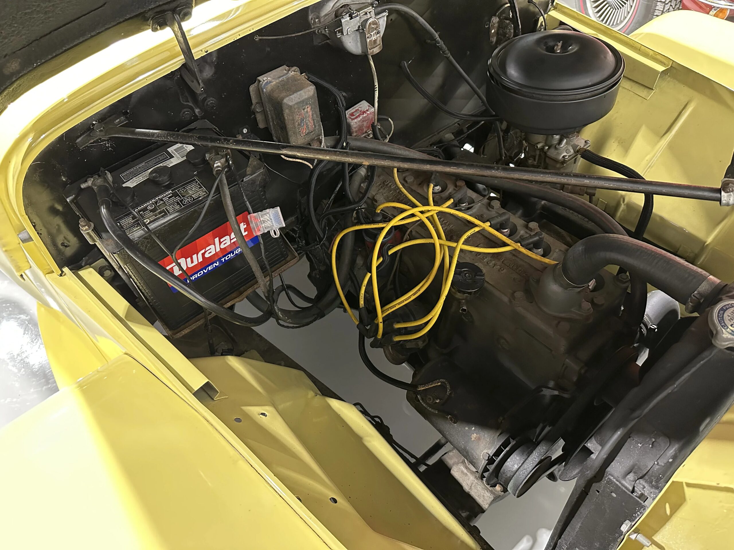 Jeep-Jeepster-1949-Yellow-Black-5
