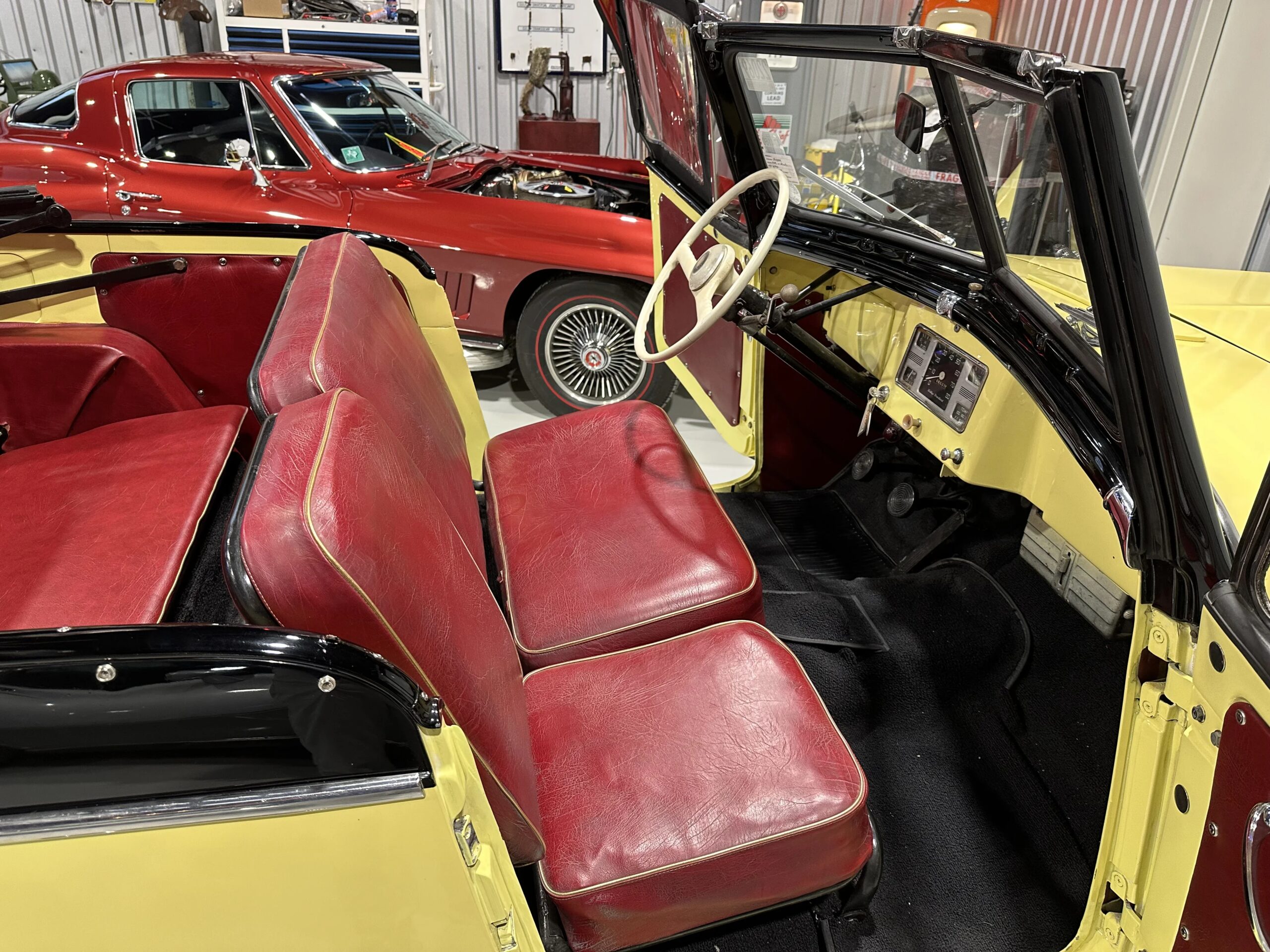 Jeep-Jeepster-1949-Yellow-Black-51