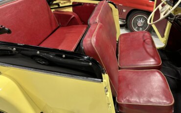 Jeep-Jeepster-1949-Yellow-Black-52