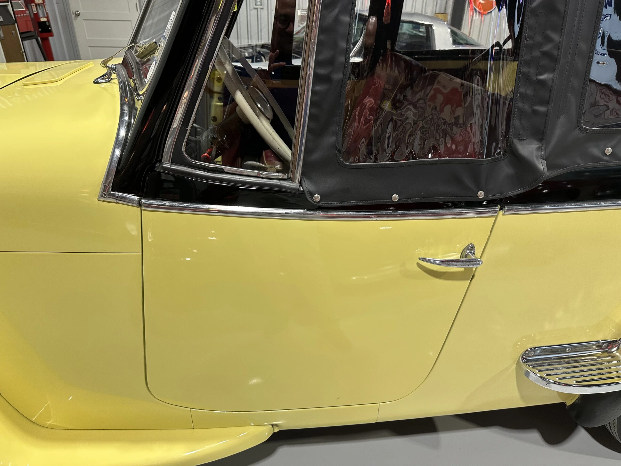 Jeep-Jeepster-1949-Yellow-Black-59