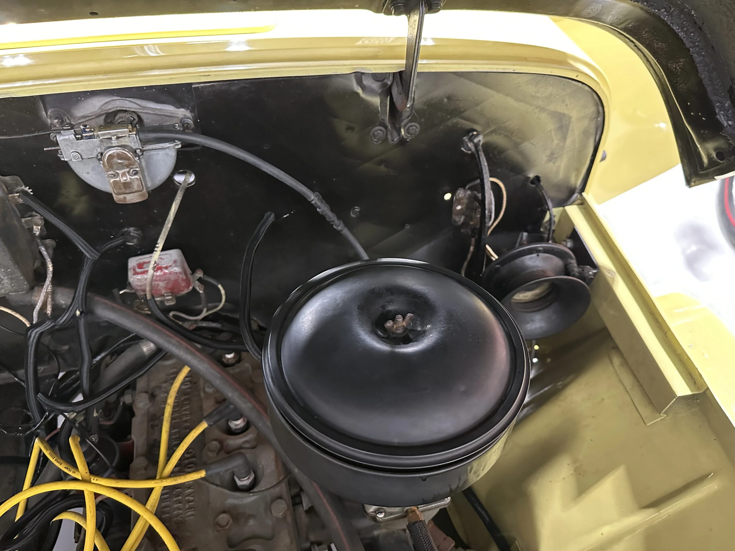 Jeep-Jeepster-1949-Yellow-Black-6