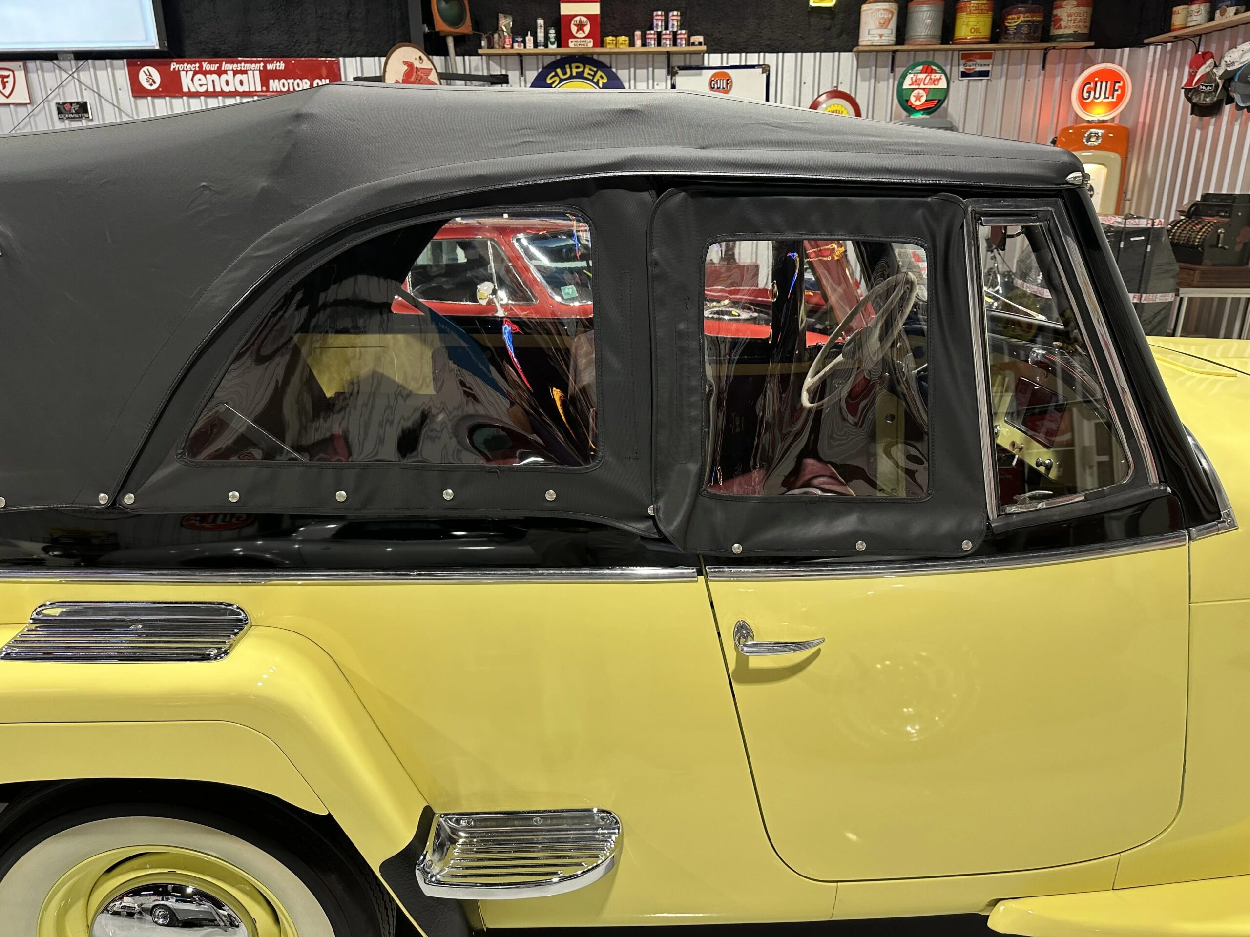 Jeep-Jeepster-1949-Yellow-Black-61