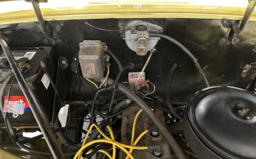 Jeep-Jeepster-1949-Yellow-Black-7