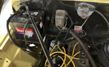 Jeep-Jeepster-1949-Yellow-Black-8