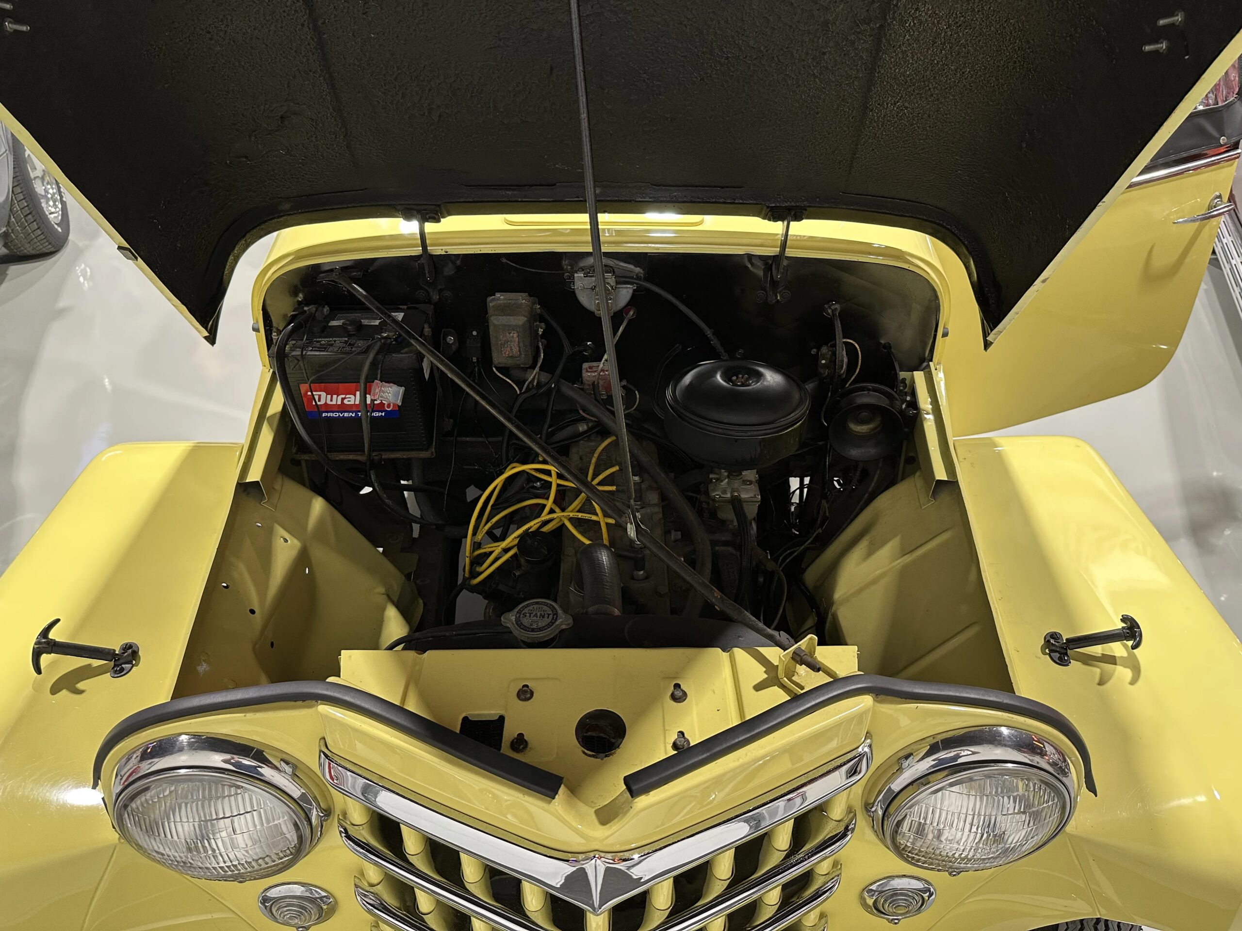 Jeep-Jeepster-1949-Yellow-Black-9