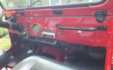 Jeep-Scrambler-1981-Red-Black-10