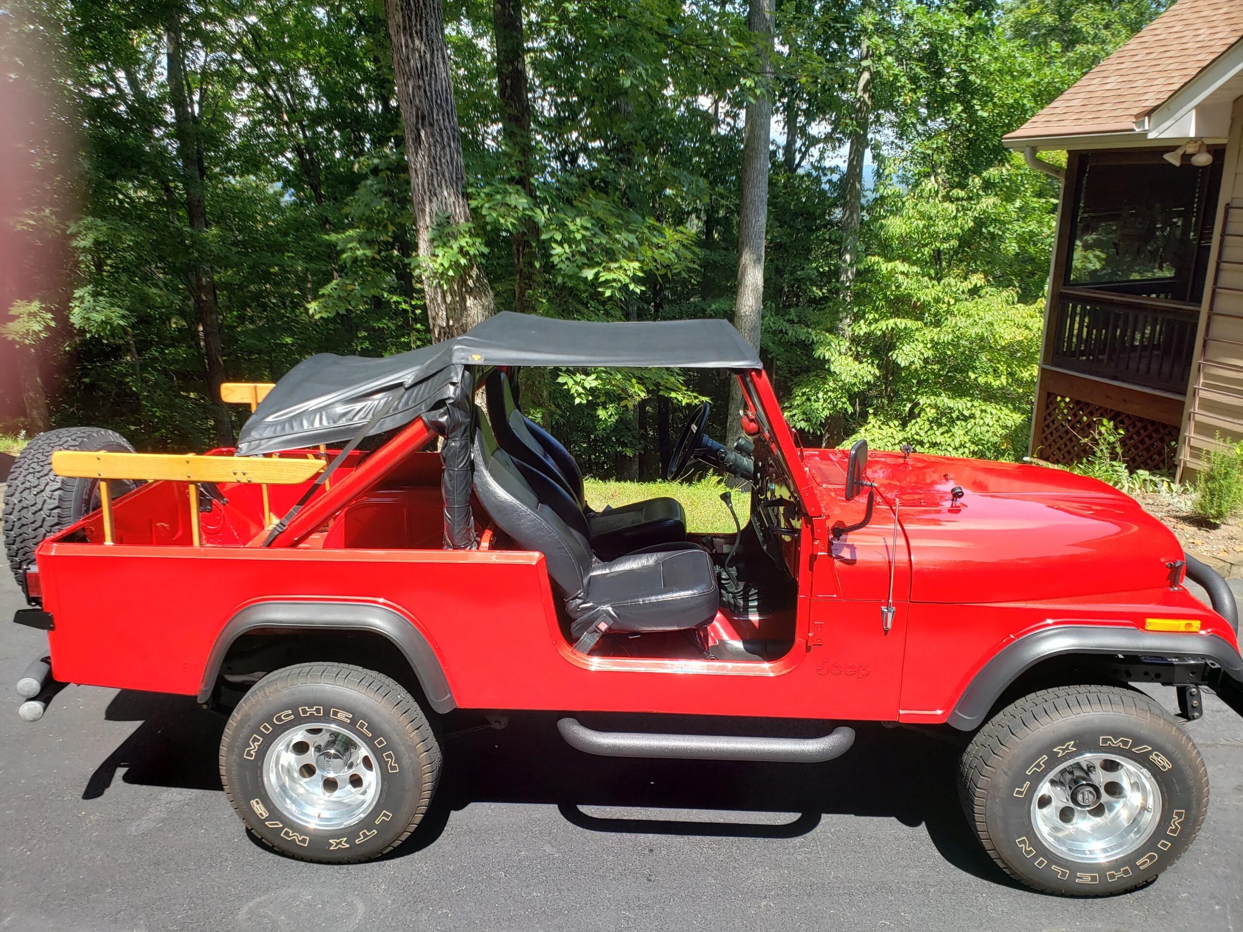 Jeep-Scrambler-1981-Red-Black-4