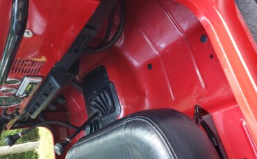 Jeep-Scrambler-1981-Red-Black-9