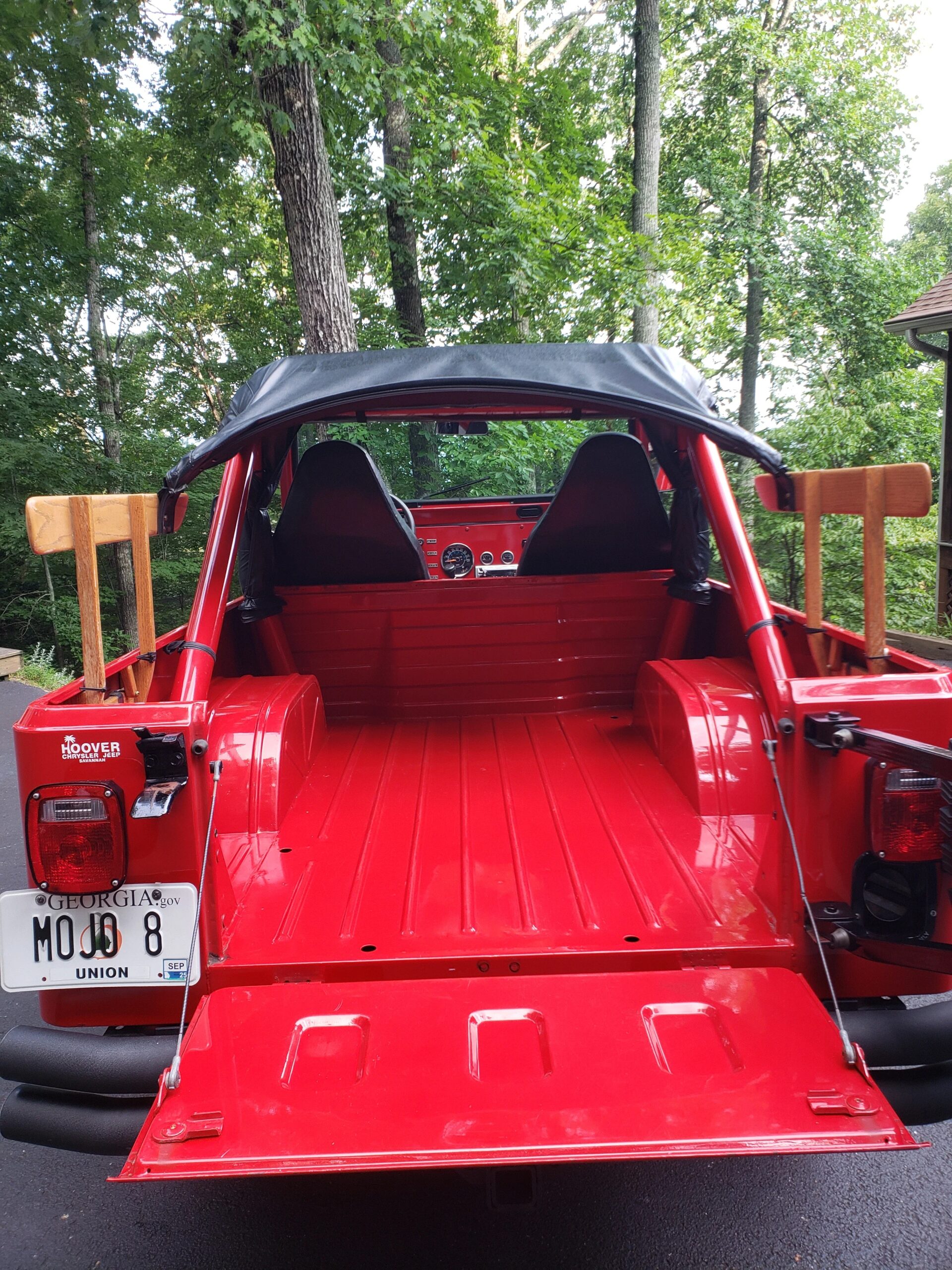 Jeep-Scrambler-1981-Red-Black