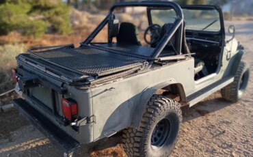 Jeep-Scrambler-1982-Black-2