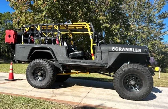 Jeep-Scrambler-1982-Black-Black-10
