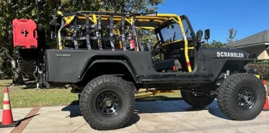 Jeep-Scrambler-1982-Black-Black-11