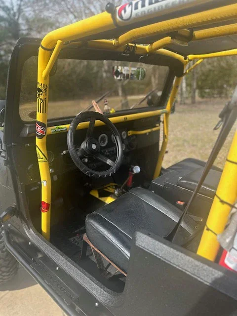 Jeep-Scrambler-1982-Black-Black-24