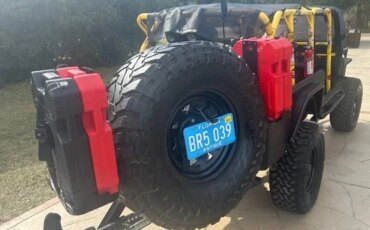 Jeep-Scrambler-1982-Black-Black-26