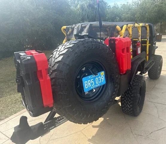 Jeep-Scrambler-1982-Black-Black-26