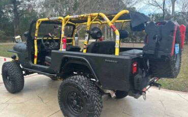 Jeep-Scrambler-1982-Black-Black
