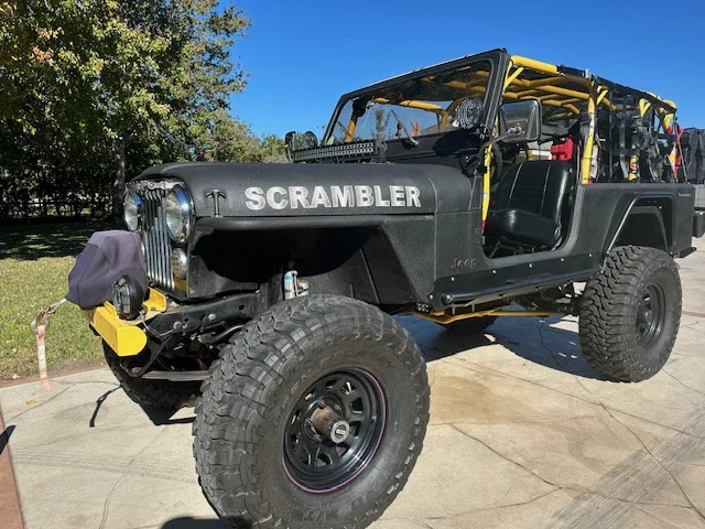 Jeep-Scrambler-1982-Black-Black-8