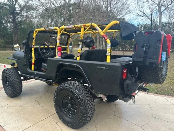 Jeep-Scrambler-1982-Black-Black