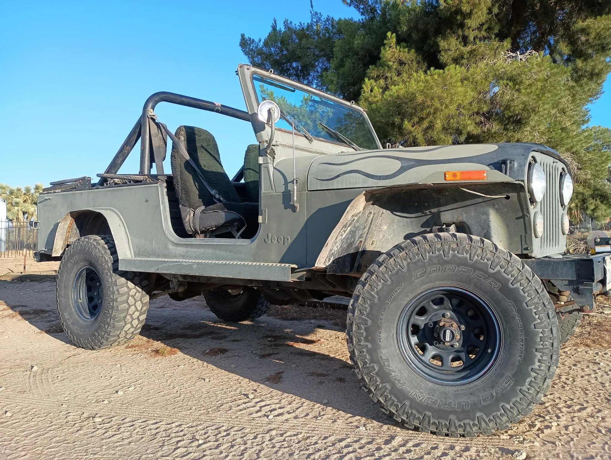 Jeep-Scrambler-1982-Black