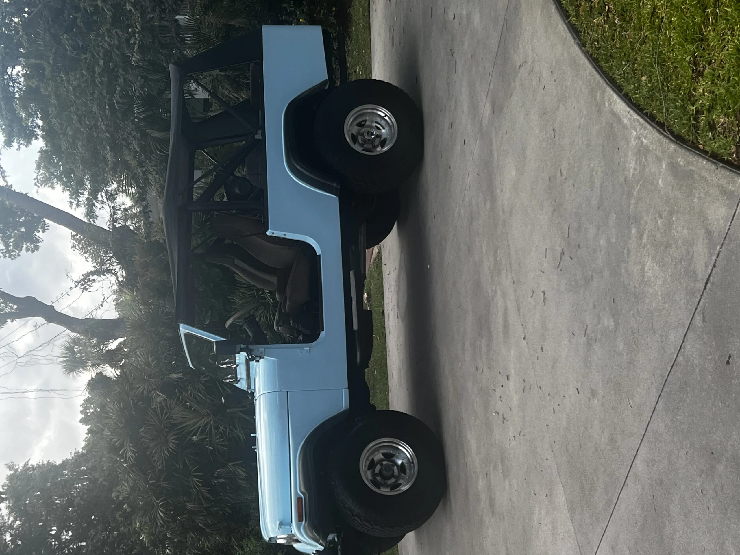 Jeep-Scrambler-1982-Blue-Beige