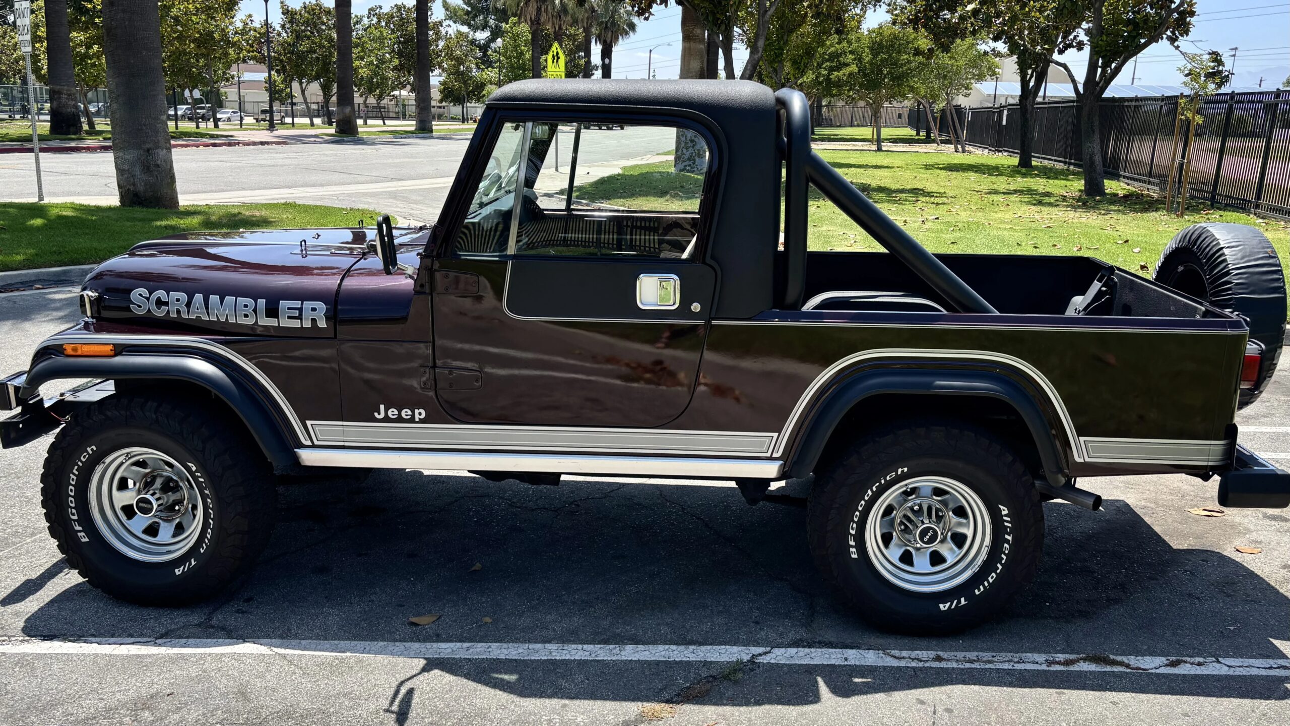 Jeep-Scrambler-1982-Burgundy-Burgundy-4