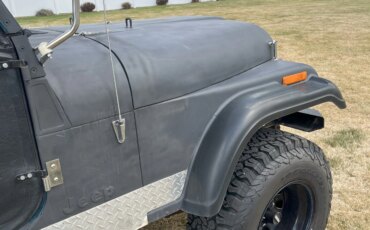 Jeep-Scrambler-1982-Green-Green