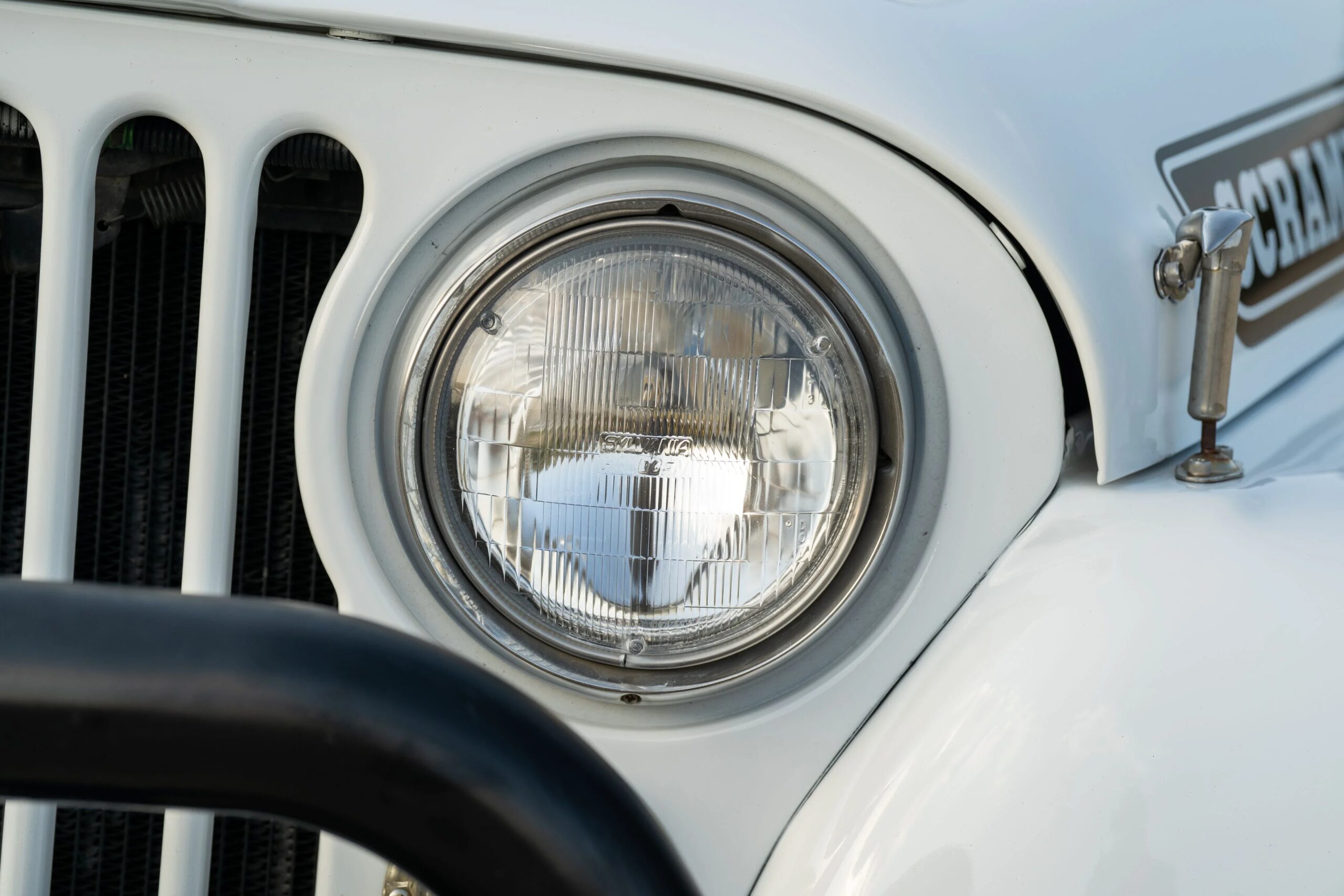 Jeep-Scrambler-1983-White-Black-1