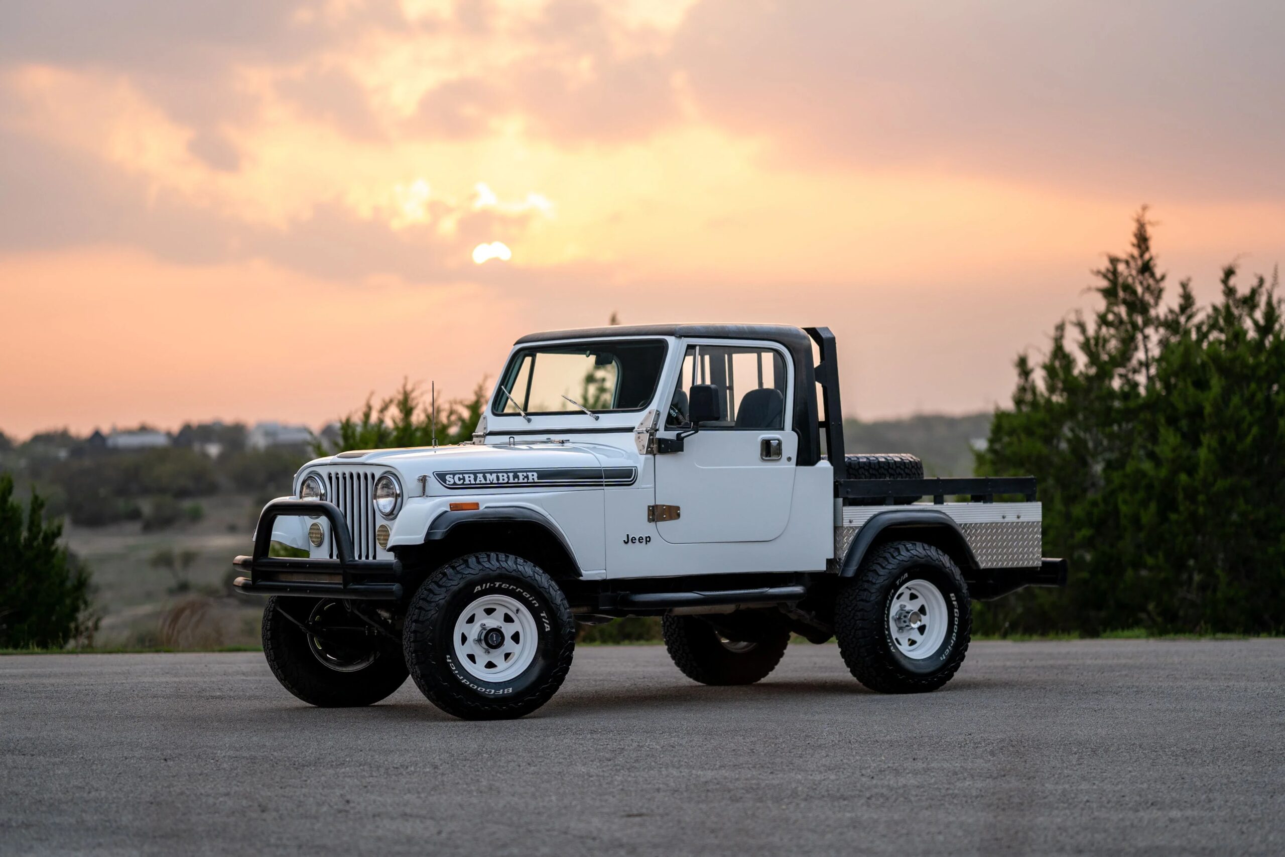 Jeep-Scrambler-1983-White-Black-13