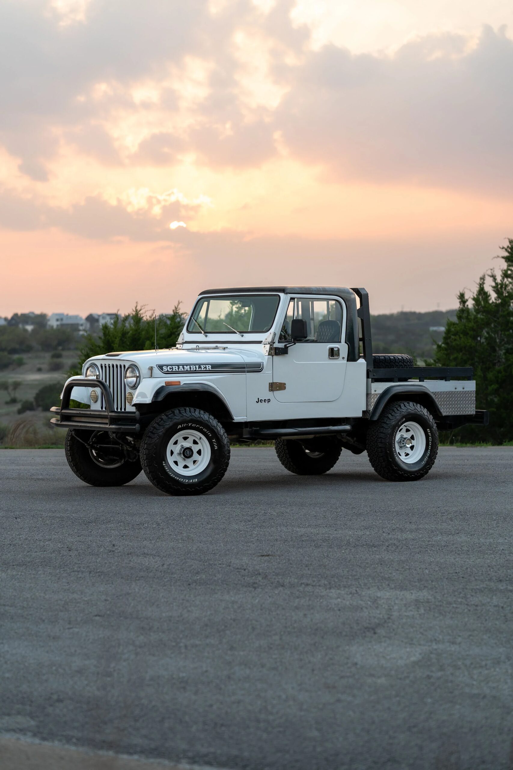 Jeep-Scrambler-1983-White-Black-15