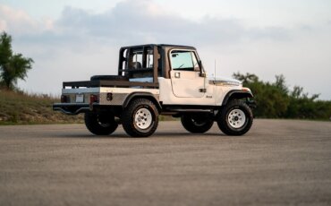 Jeep-Scrambler-1983-White-Black-18