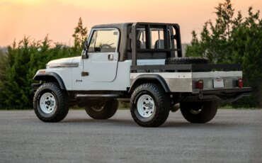 Jeep-Scrambler-1983-White-Black-20