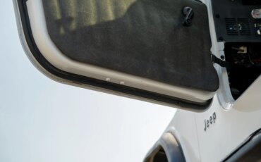 Jeep-Scrambler-1983-White-Black-22
