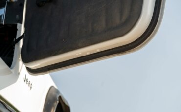 Jeep-Scrambler-1983-White-Black-23
