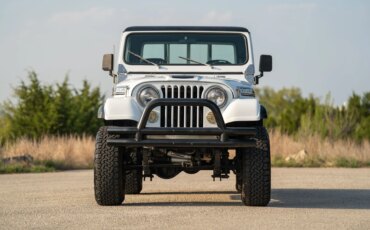 Jeep-Scrambler-1983-White-Black-24