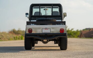 Jeep-Scrambler-1983-White-Black-25