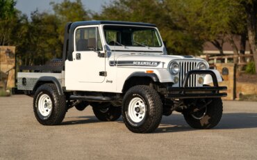 Jeep-Scrambler-1983-White-Black-28
