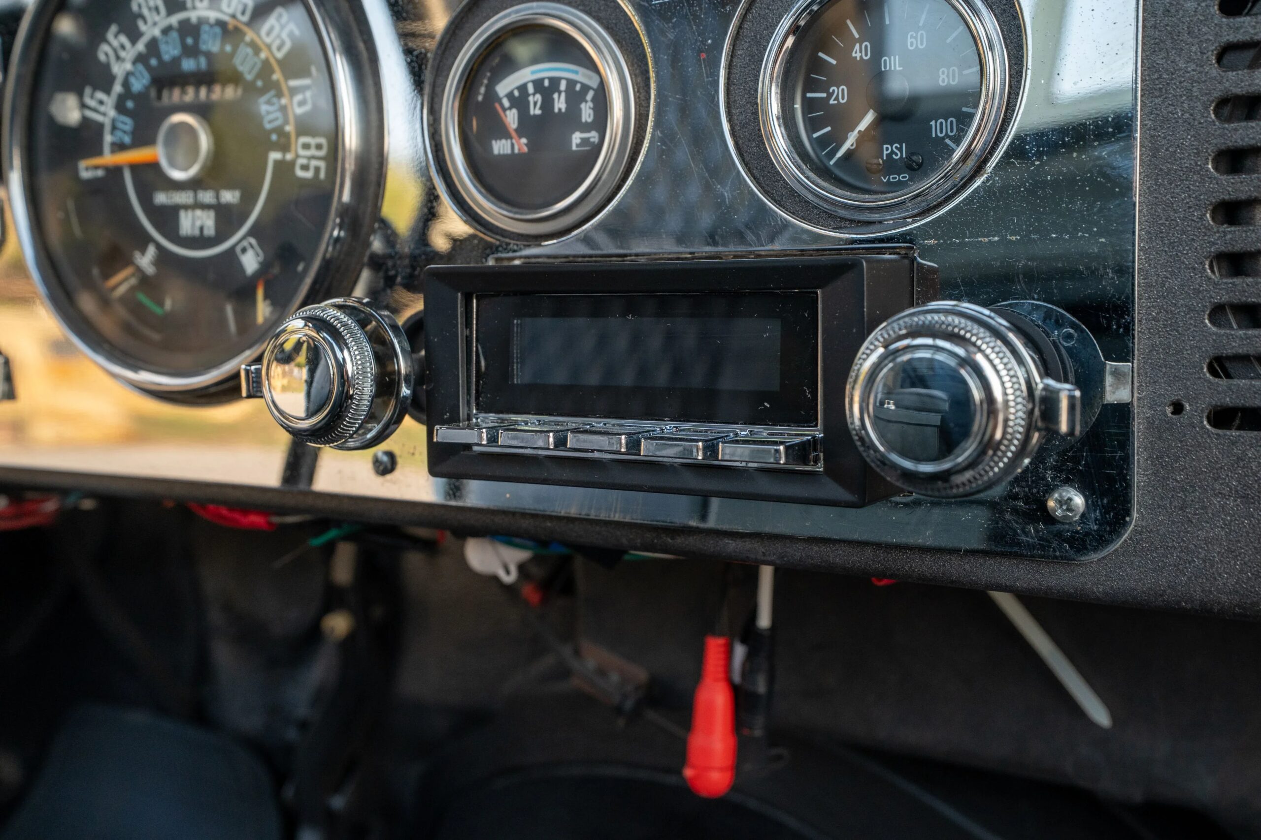 Jeep-Scrambler-1983-White-Black-3