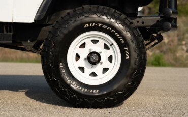 Jeep-Scrambler-1983-White-Black-31