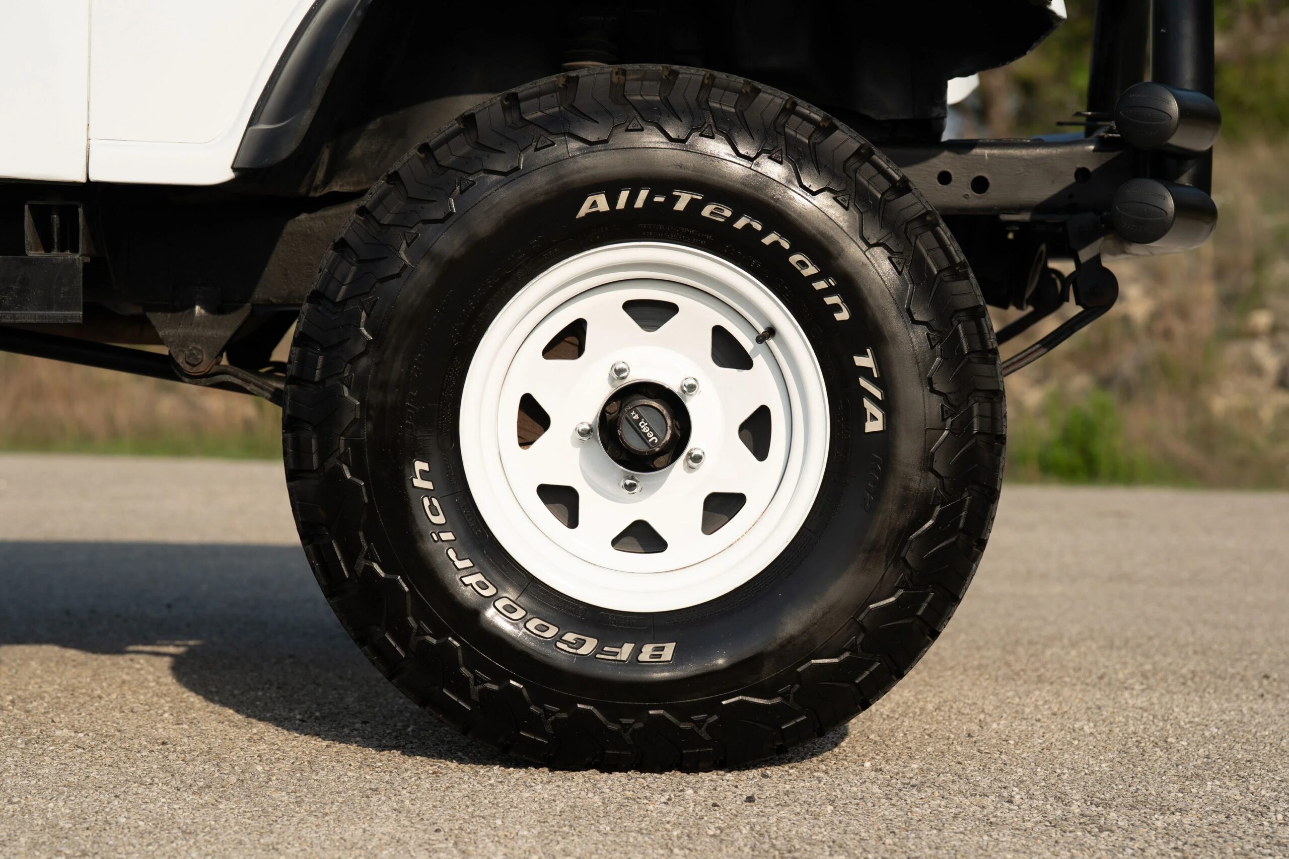 Jeep-Scrambler-1983-White-Black-31