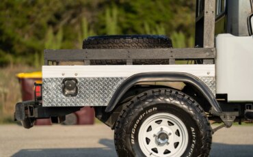 Jeep-Scrambler-1983-White-Black-32