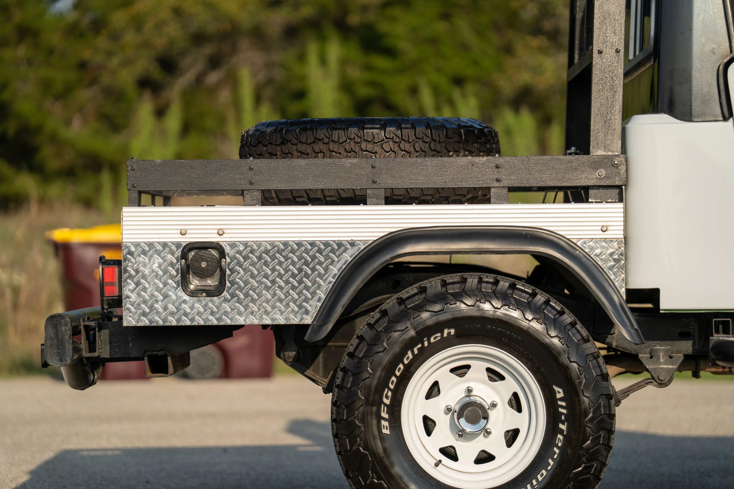 Jeep-Scrambler-1983-White-Black-32